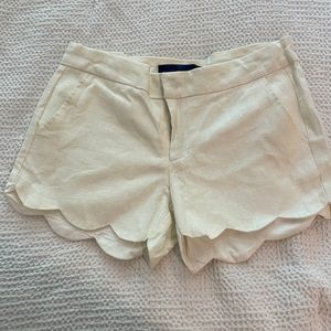Scalloped hem linen shorts. Size small